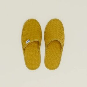 Hawkins New York Simple Waffle Slippers – Mustard – Medium